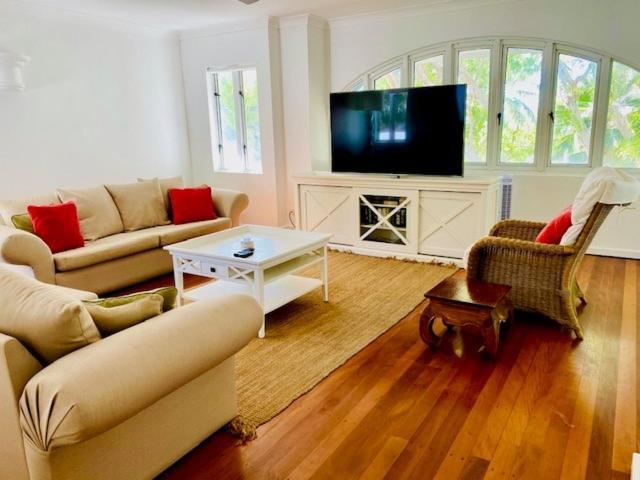 Beachview Apartments At Villa Paradiso Palm Cove Kültér fotó