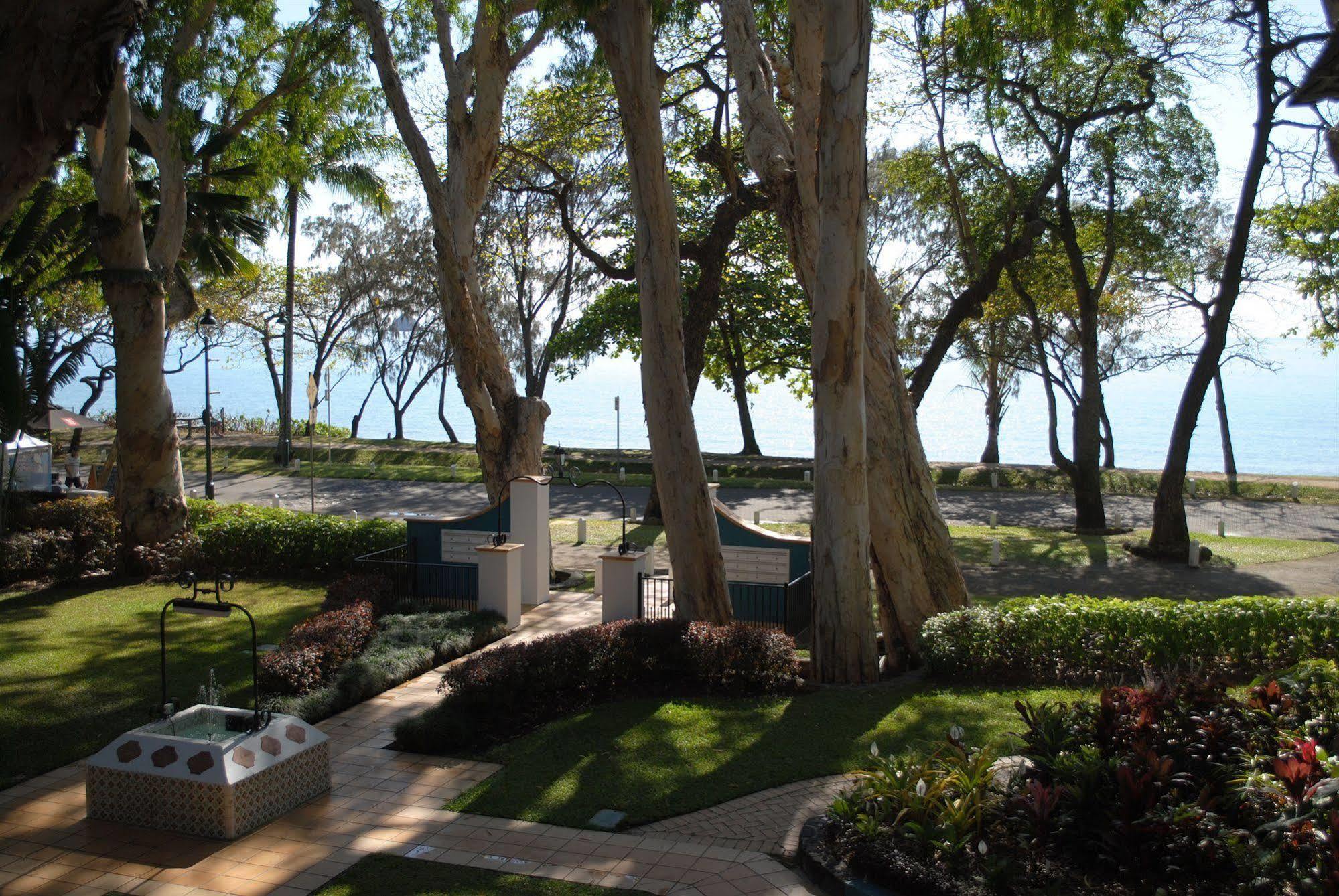 Beachview Apartments At Villa Paradiso Palm Cove Kültér fotó